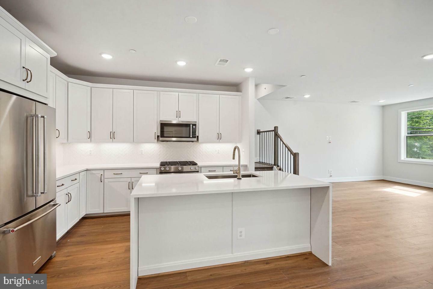 Property Photo: 4969 Eisenhower Avenue VA 22304