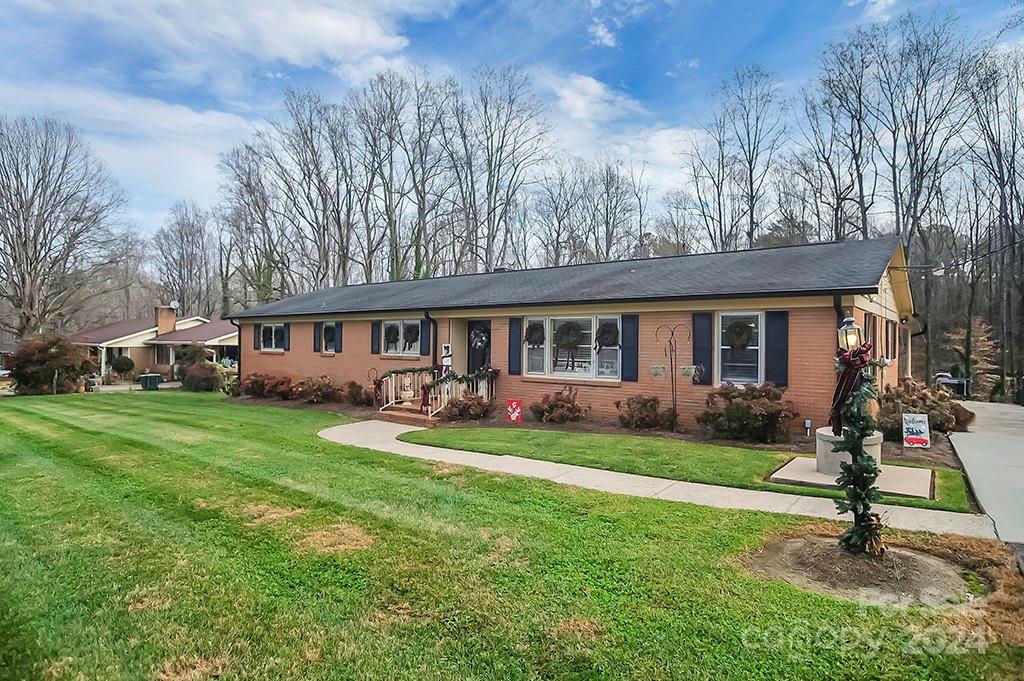 Property Photo:  216 Delview Drive  NC 28021 