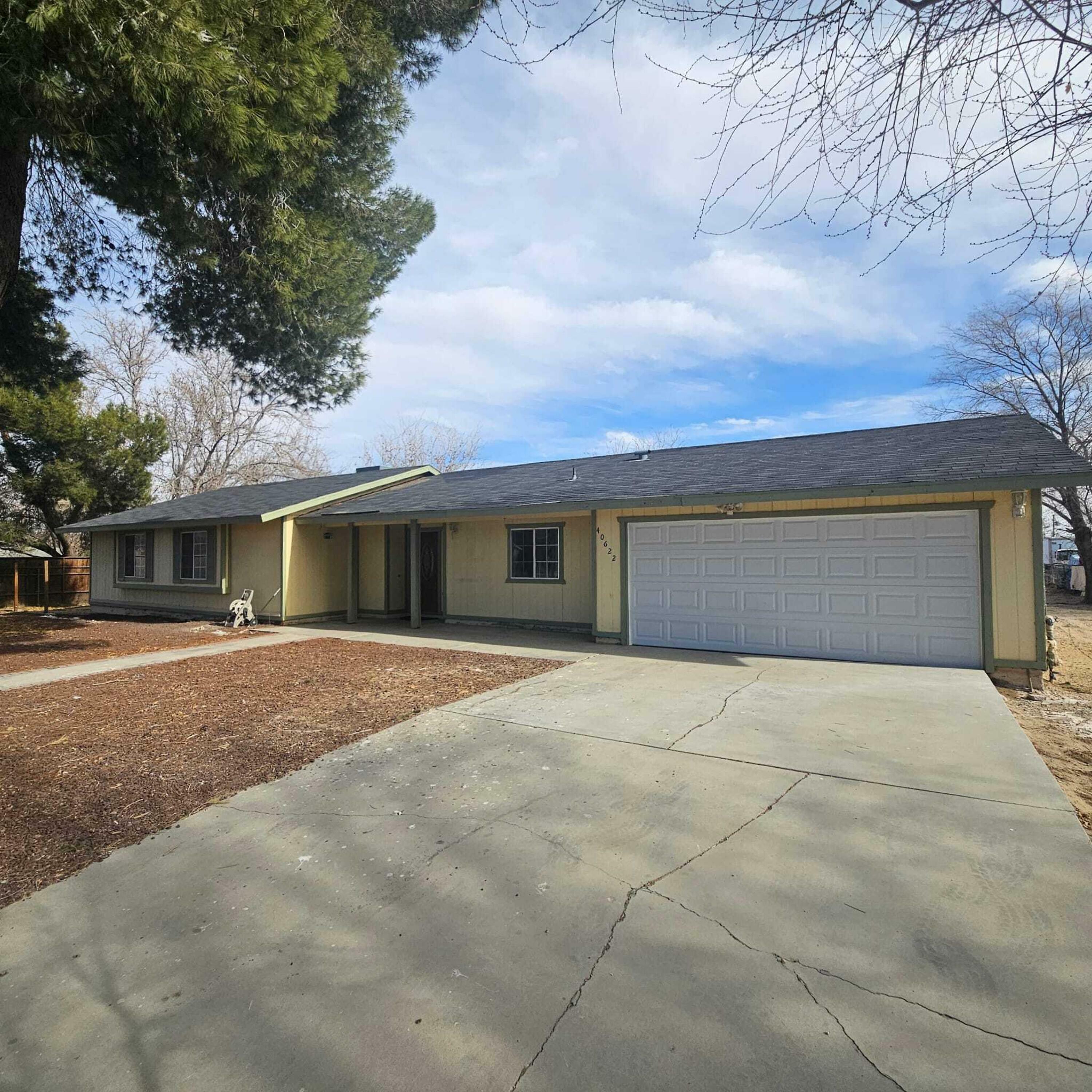 Property Photo:  40622 E 176th Street  CA 93535 