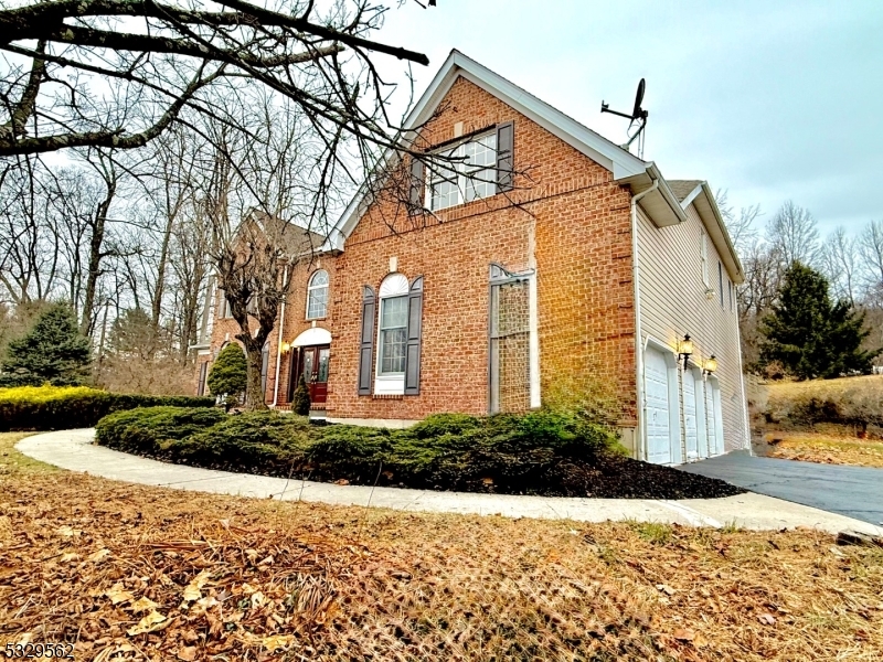 Property Photo:  11 Old Schoolhouse Rd  NJ 08802 