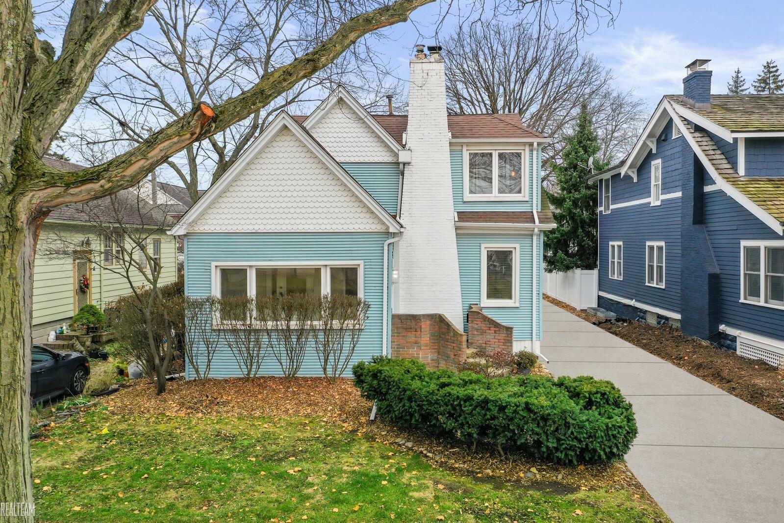 Property Photo:  1248 Edgewood Street  MI 48009 