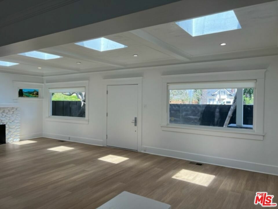 Property Photo: 828 Venice Boulevard CA 90291