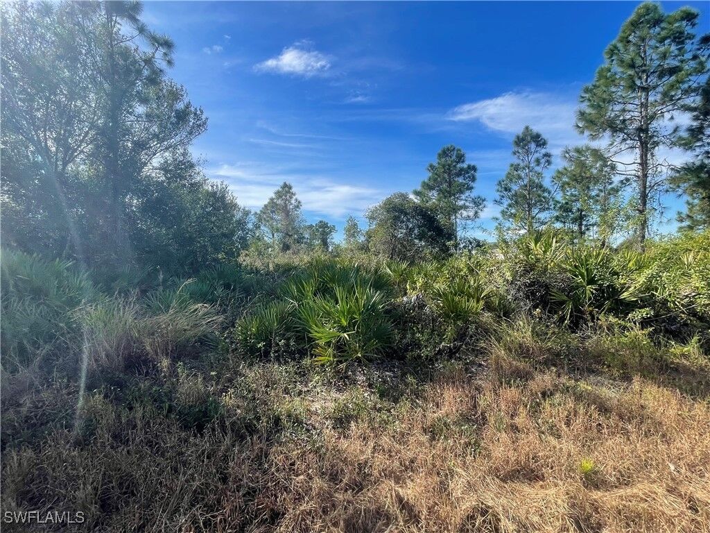 Property Photo:  402 Eisenhower Boulevard  FL 33974 