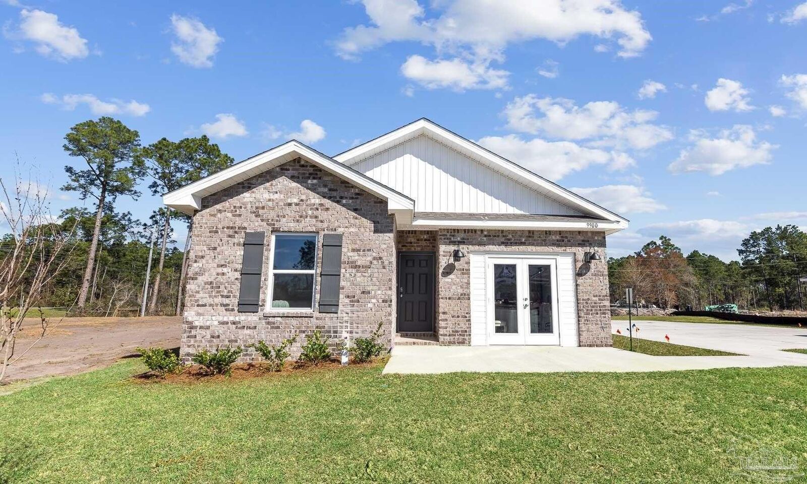 Property Photo:  9835 Starling Dr  FL 32506 