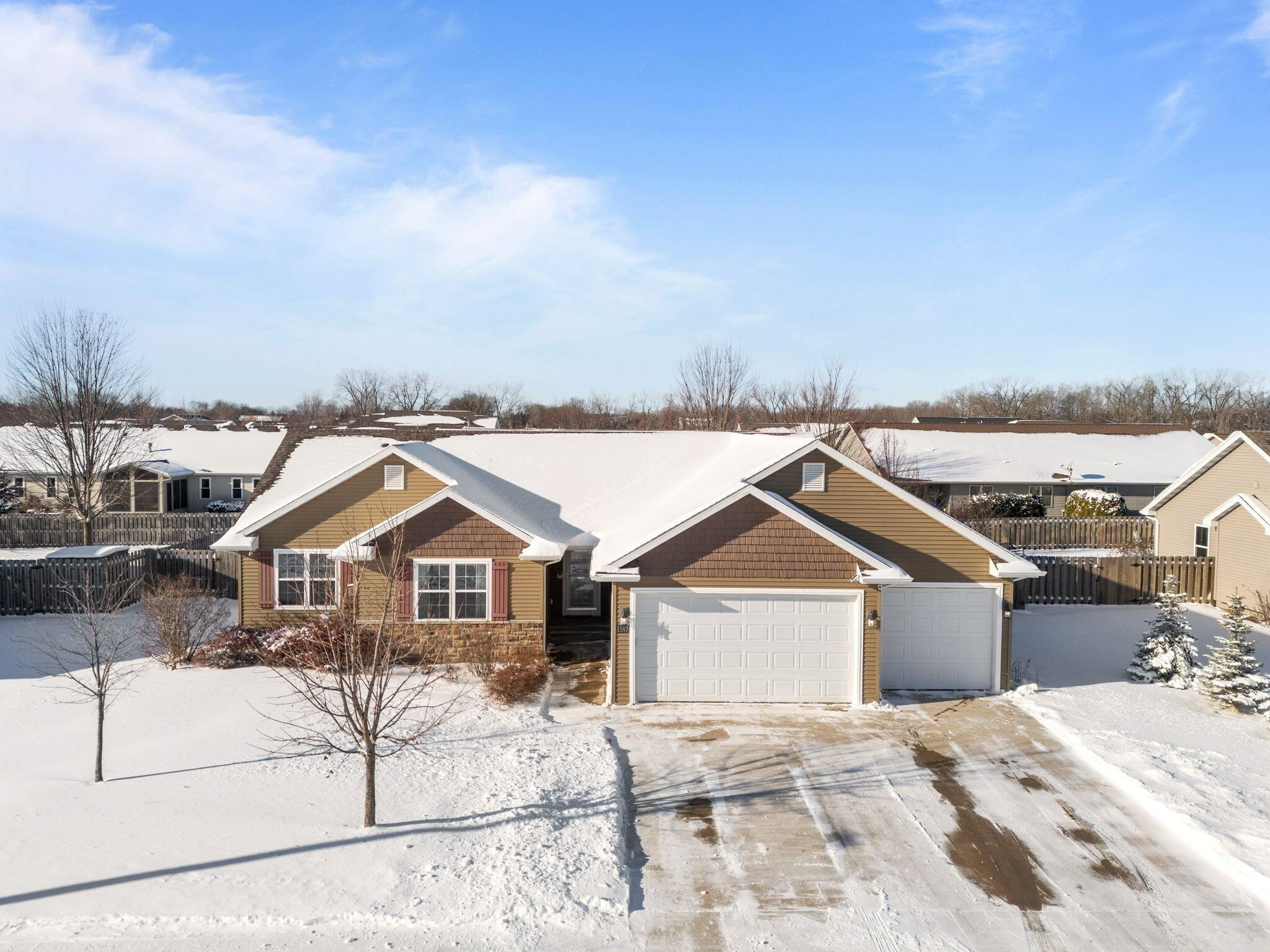 Property Photo:  1587 Lone Oak Drive  WI 54956 