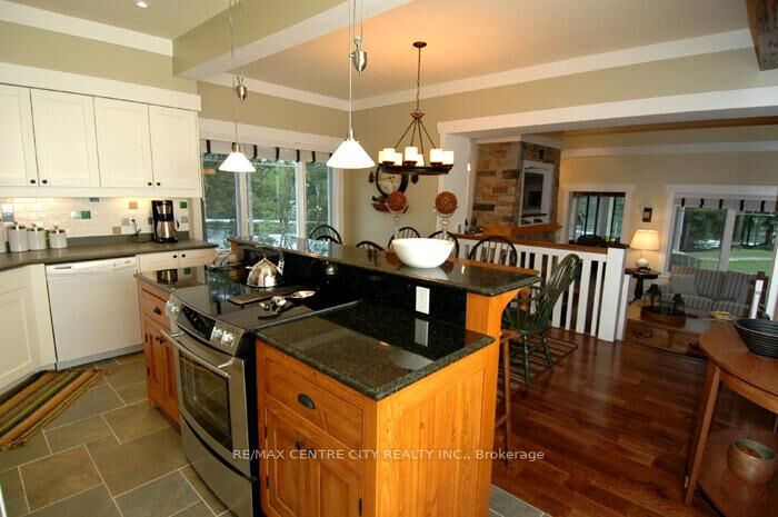 Property Photo: 1020 Birch Glen Road Villa16 ON P0B 1A0
