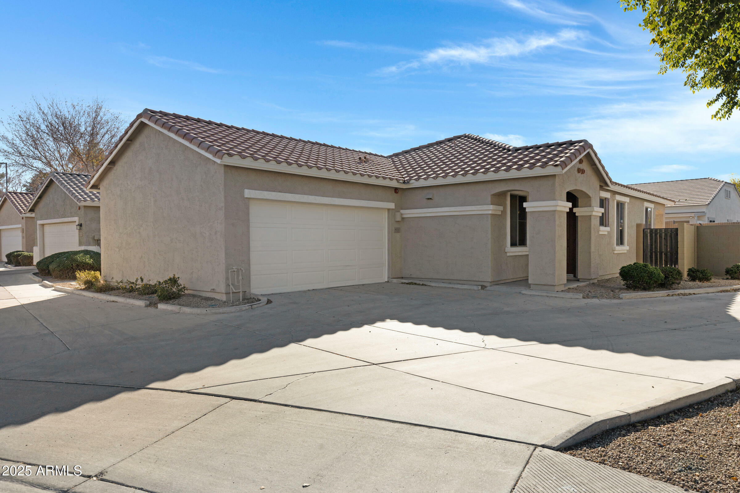 Property Photo:  931 S Porter Court  AZ 85296 