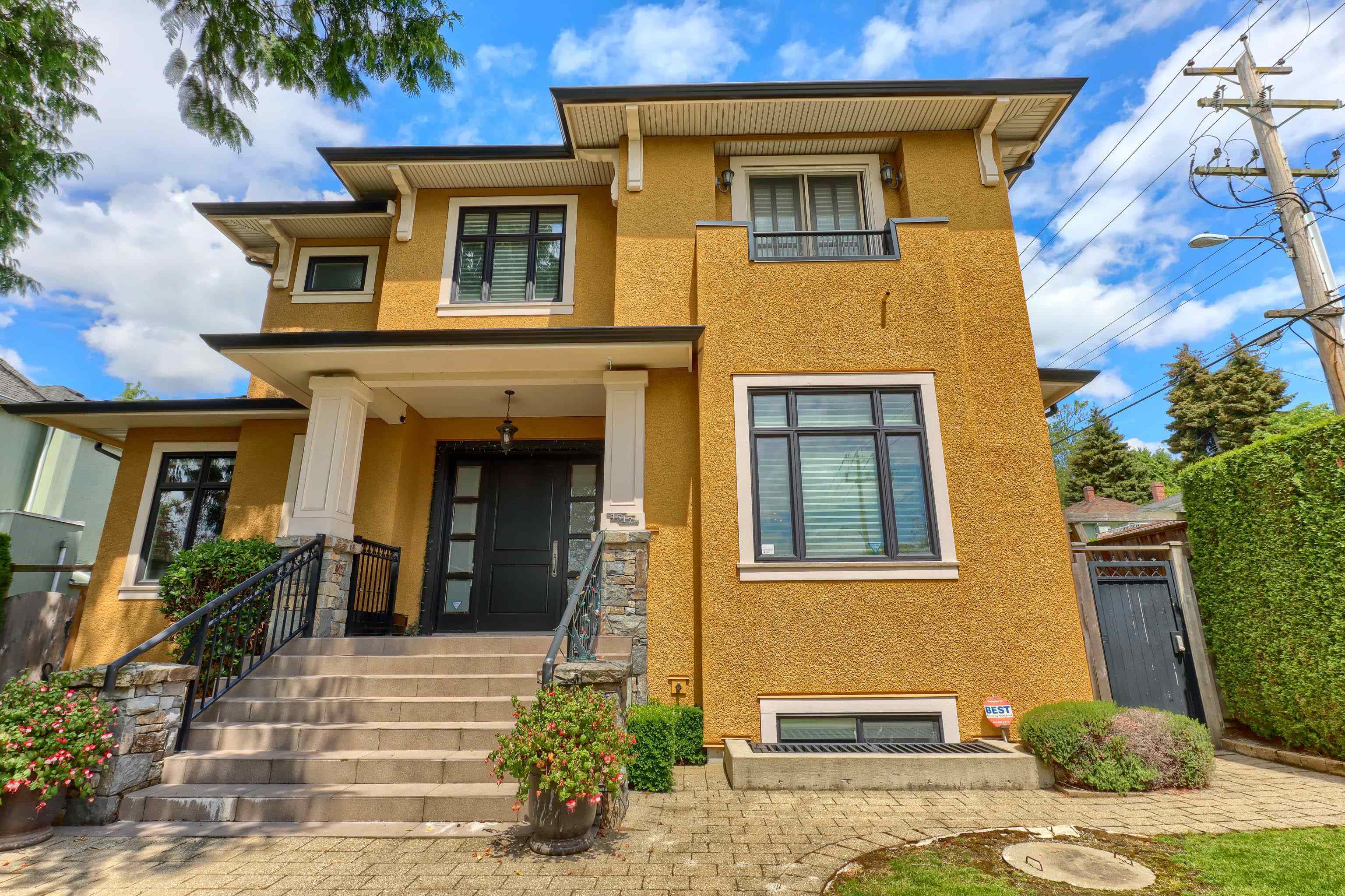 Property Photo:  