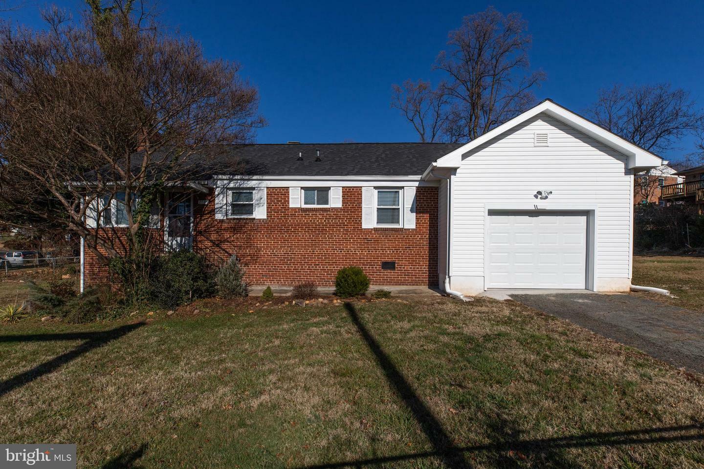 Property Photo:  2741 Woodley Place  VA 22046 