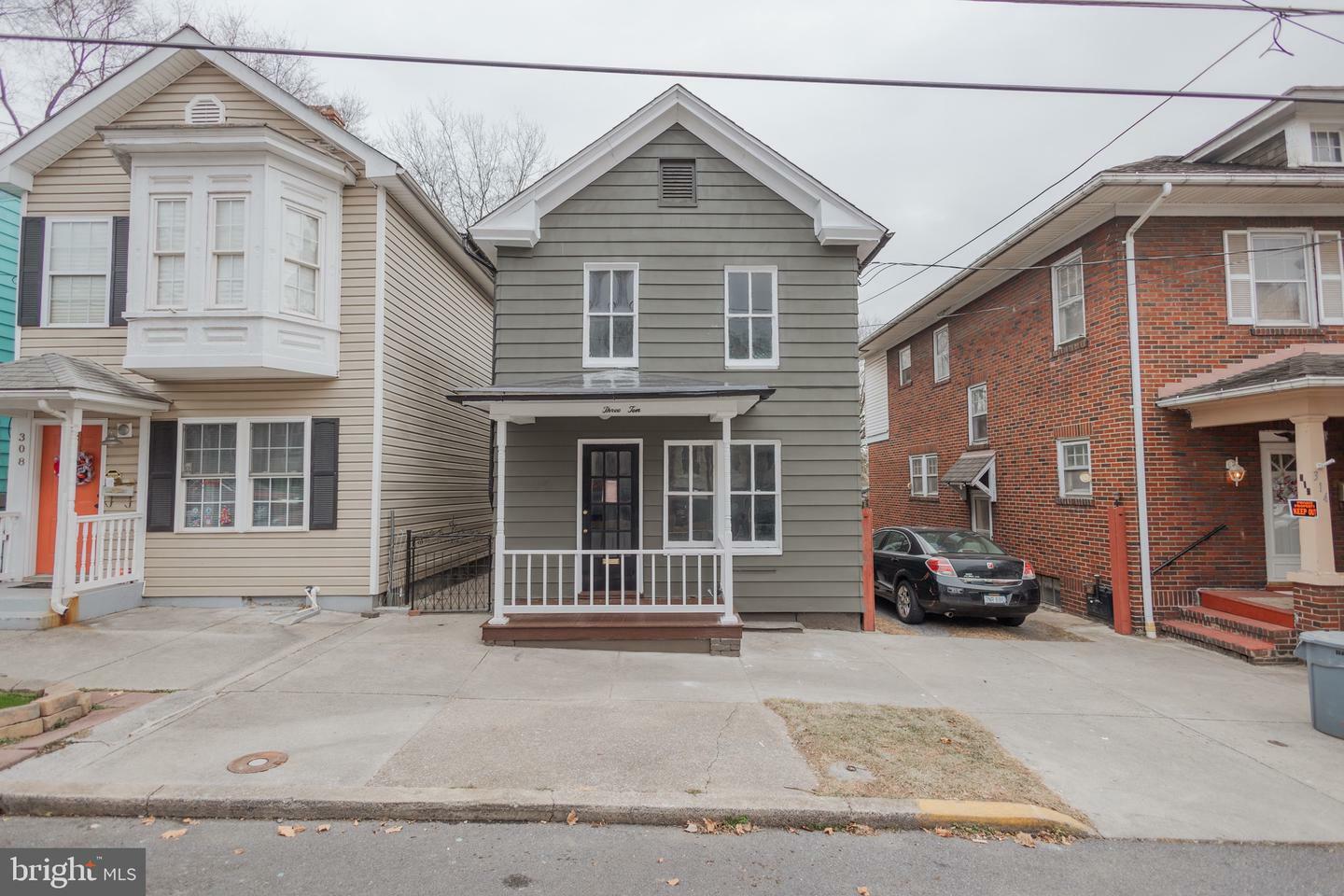 Property Photo: 310 S Maple Avenue WV 25401