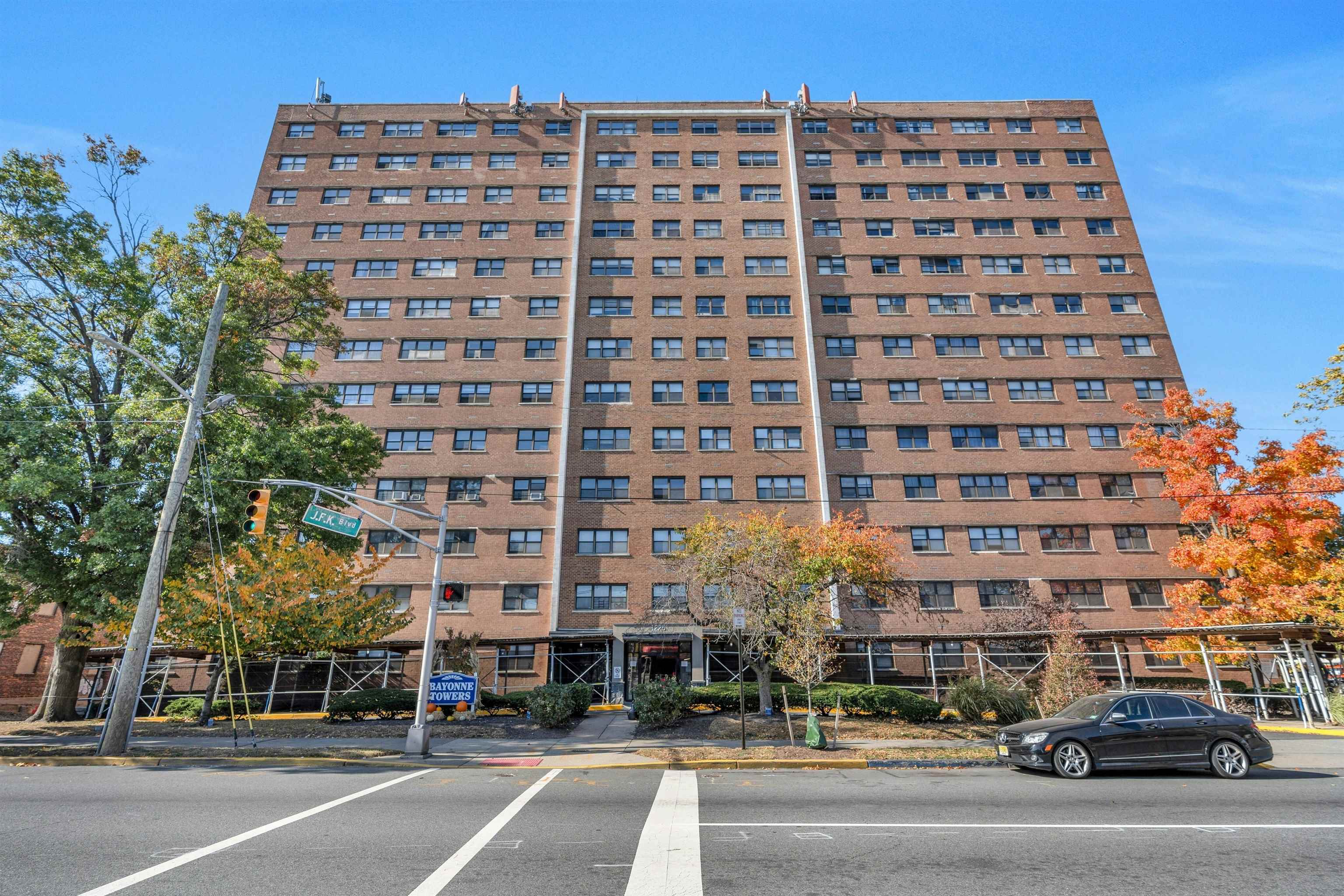 Property Photo:  1225 Kennedy Blvd 1F  NJ 07002 