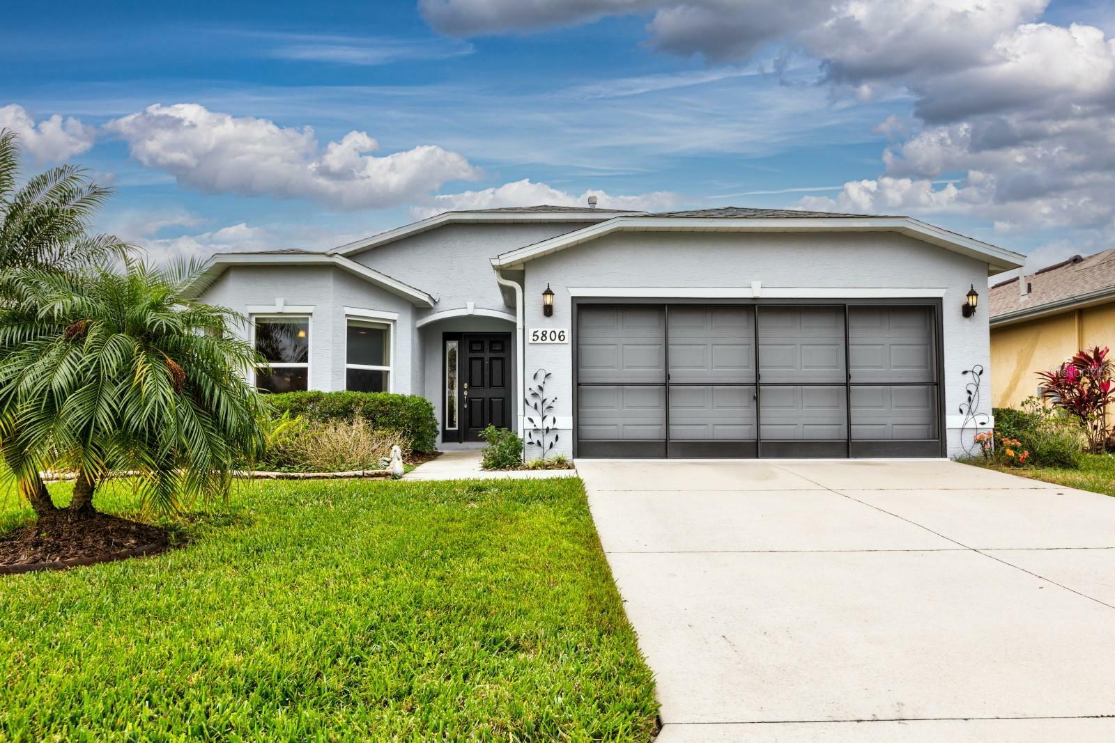 Property Photo: 5806 Woodland Moss Way FL 34748