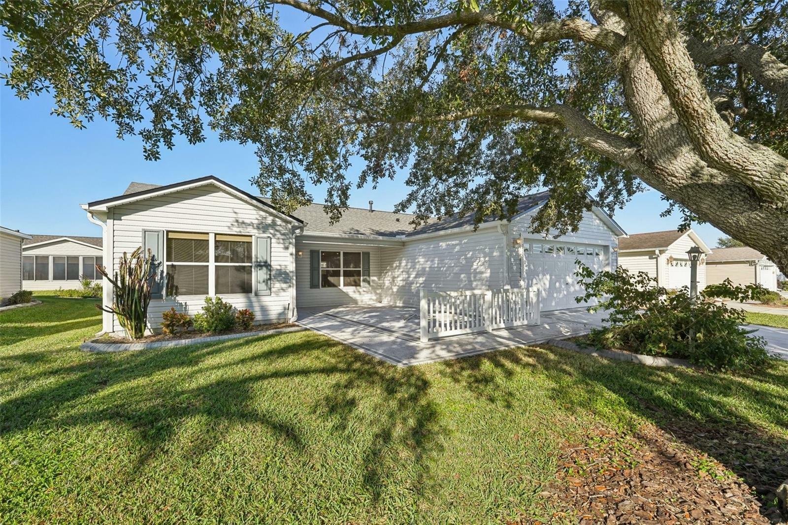 Property Photo: 2427 Due West Drive FL 32162