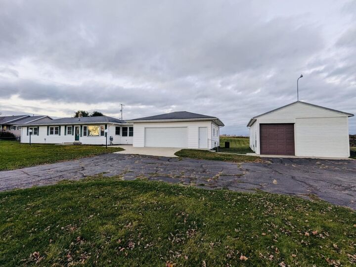 9417 E Cd Avenue  Richland MI 49083 photo