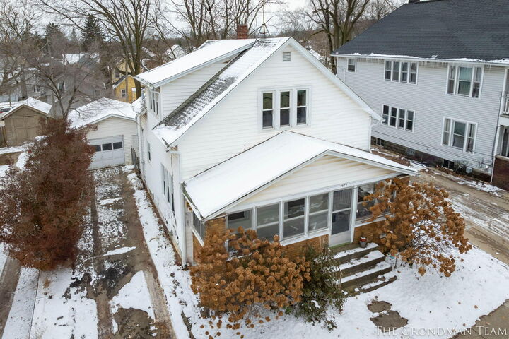 922 5th Street NW  Grand Rapids MI 49504 photo