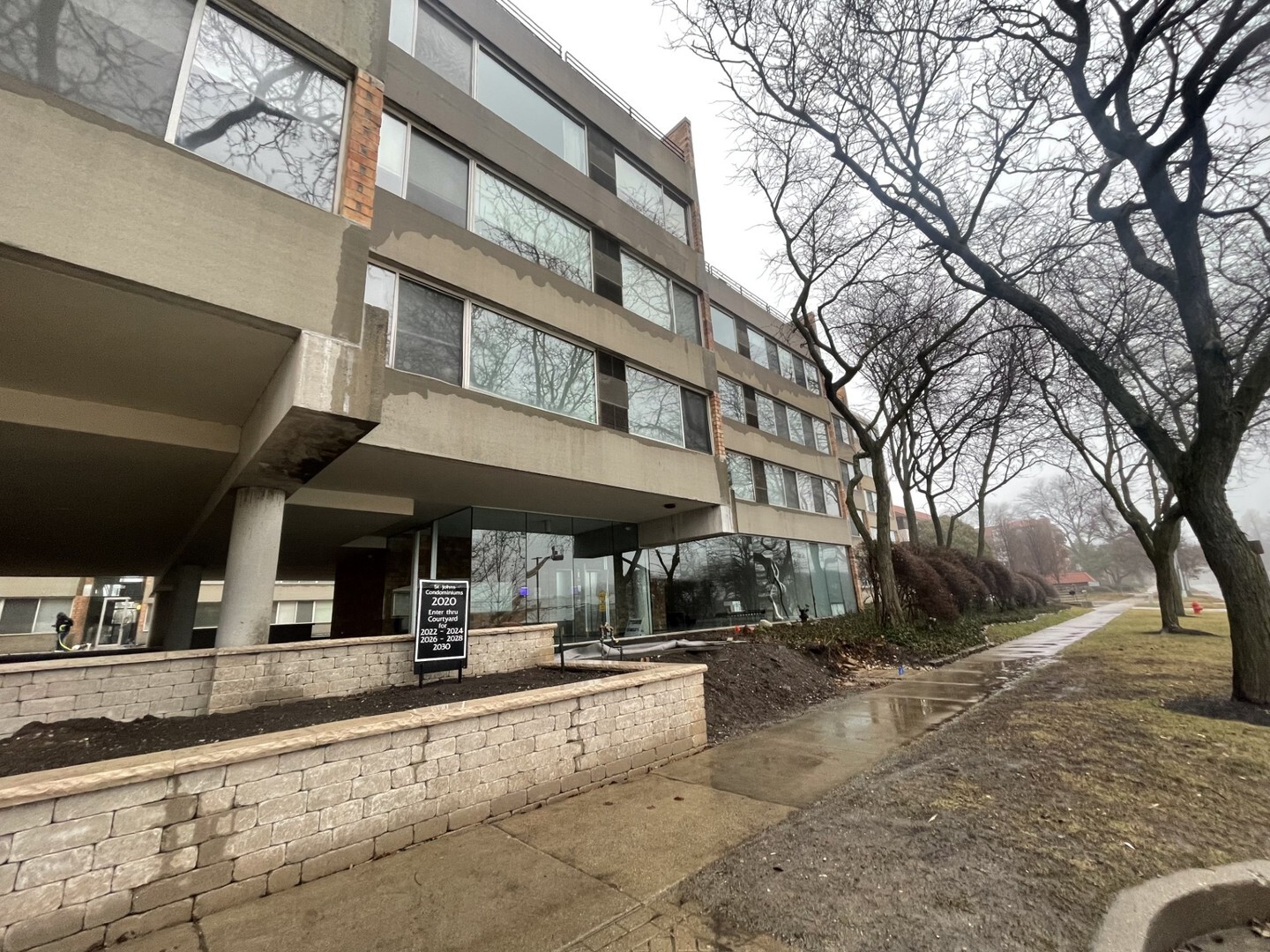 2020 St Johns Avenue 301  Highland Park IL 60035 photo