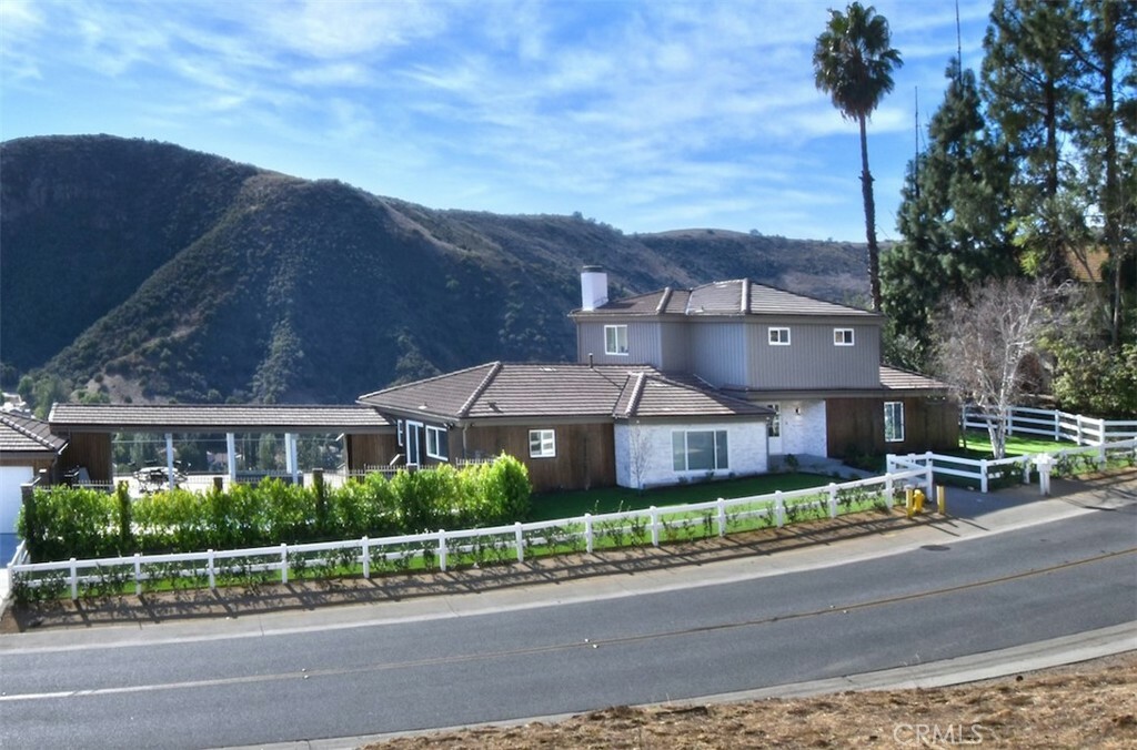 Property Photo:  30 Stagecoach Road  CA 91307 