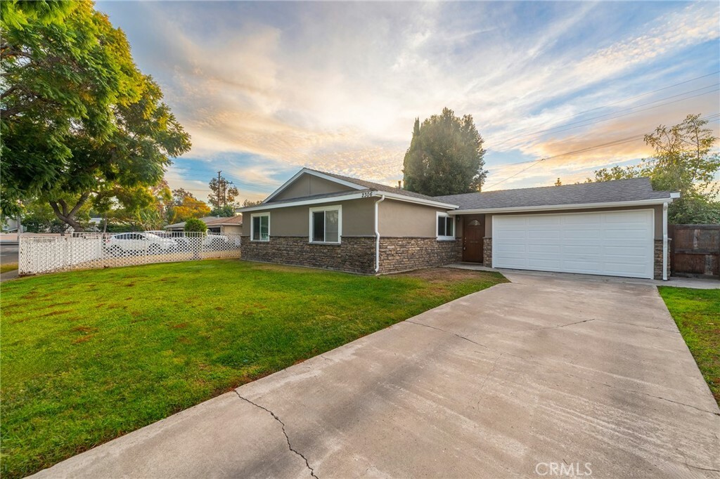 Property Photo:  2306 S Everglade Street  CA 92704 