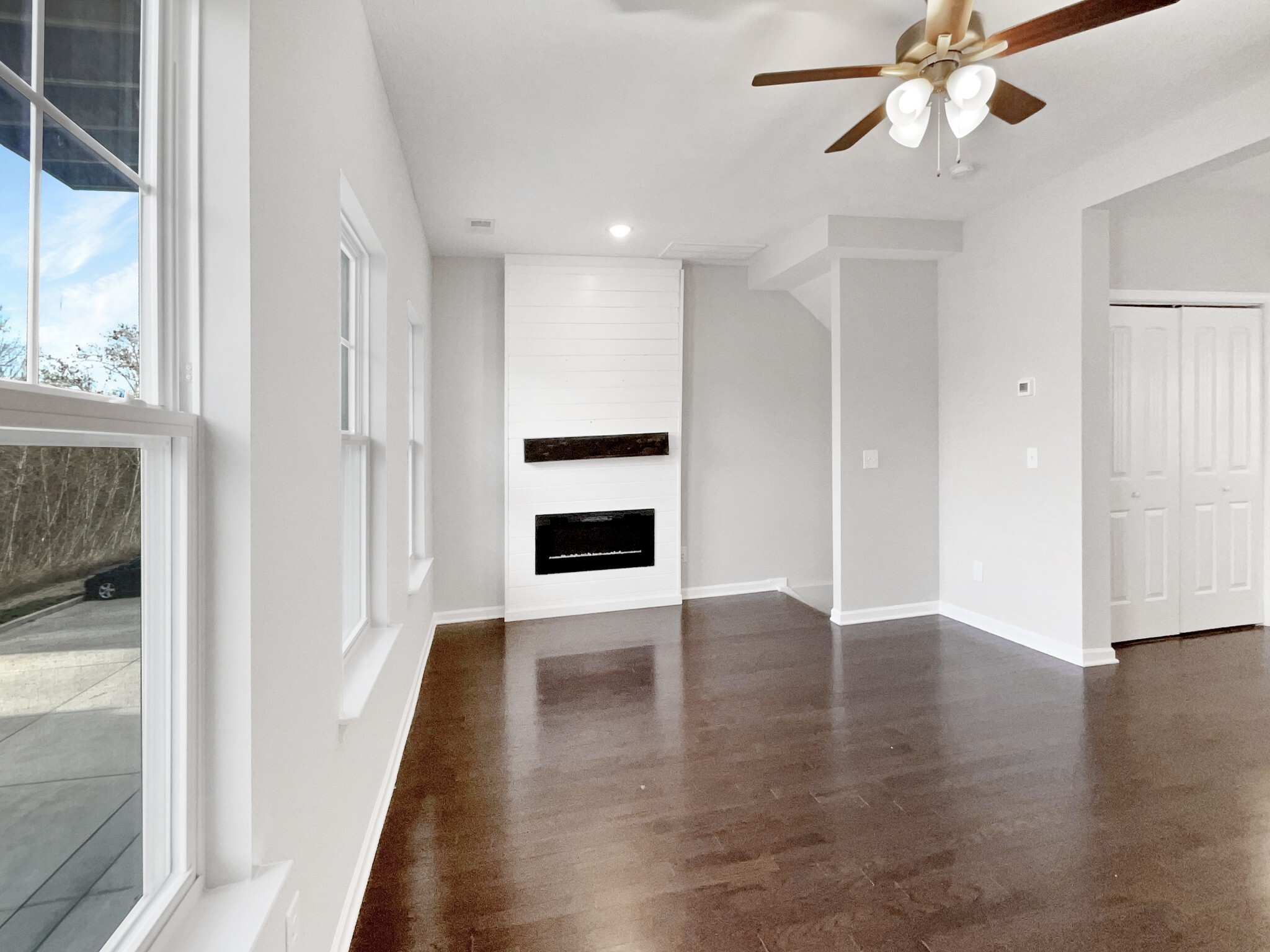 Property Photo: 304 Negri Ct TN 37086