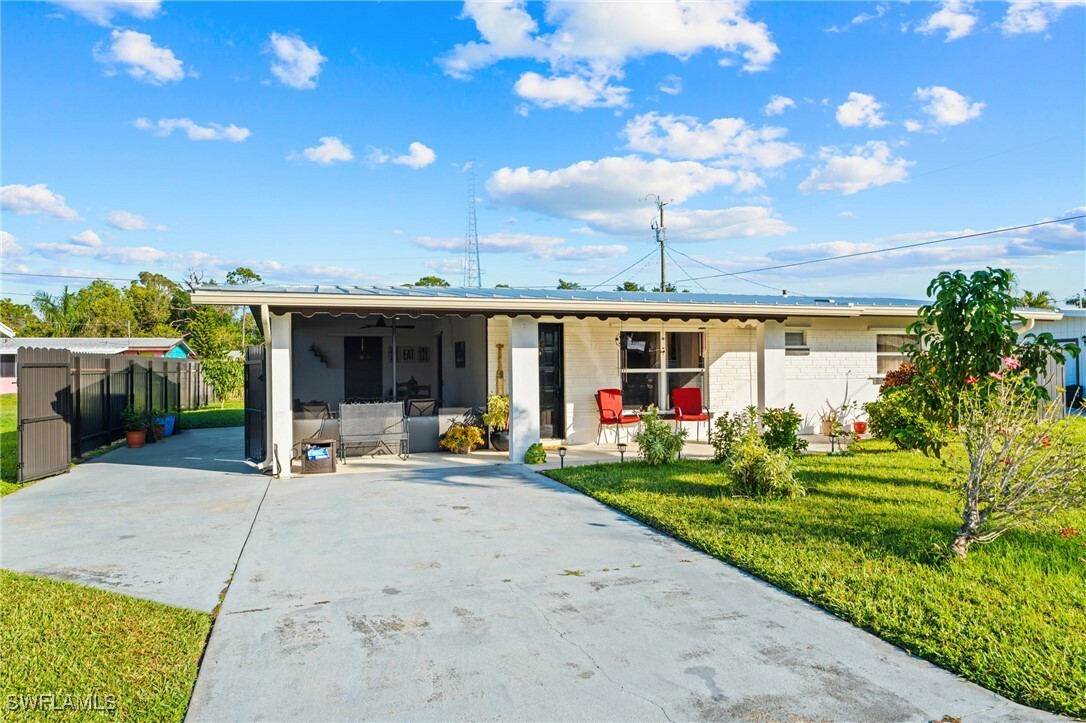 Property Photo:  40 Victoria Drive N  FL 33917 