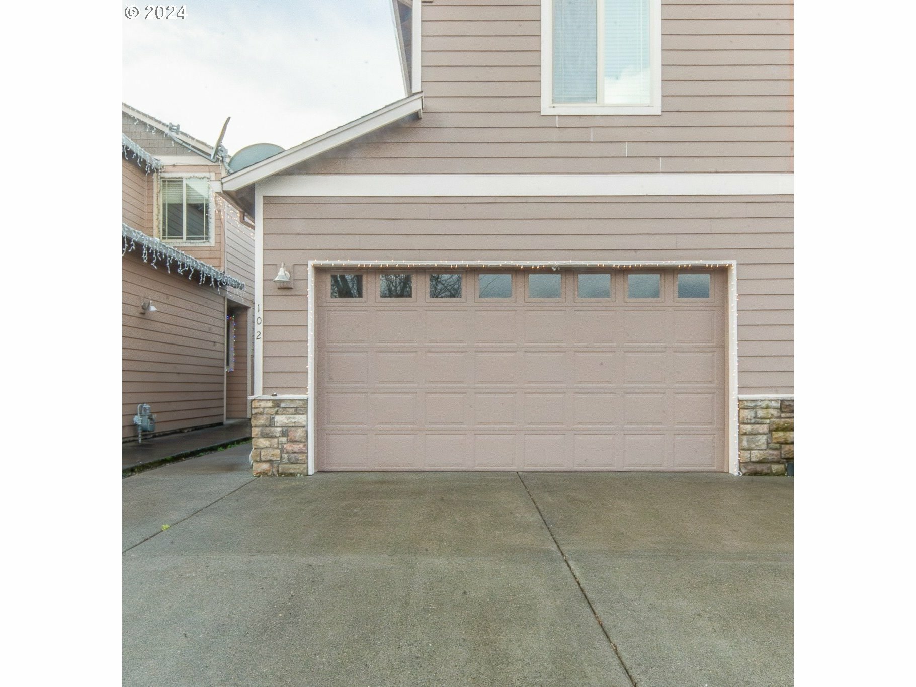 Property Photo:  102 Coho Ter  OR 97048 