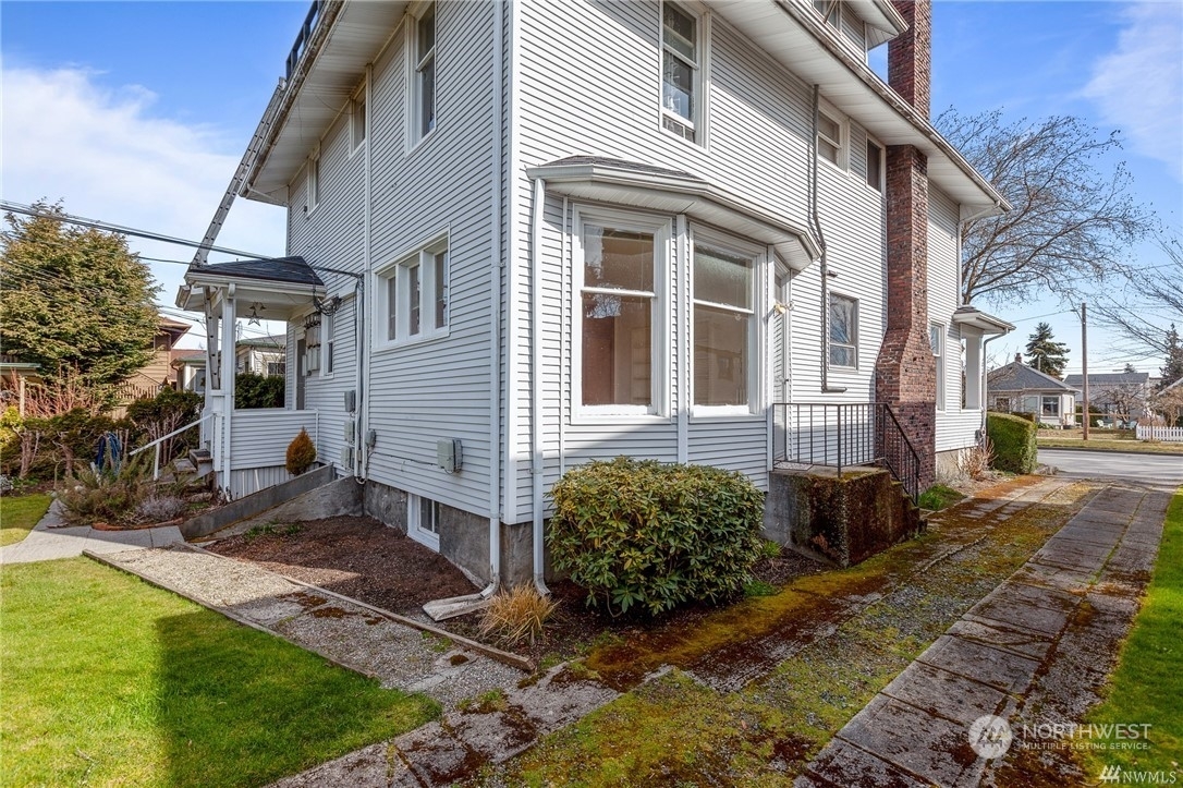 Property Photo:  1714  Colby Avenue 2  WA 98201 