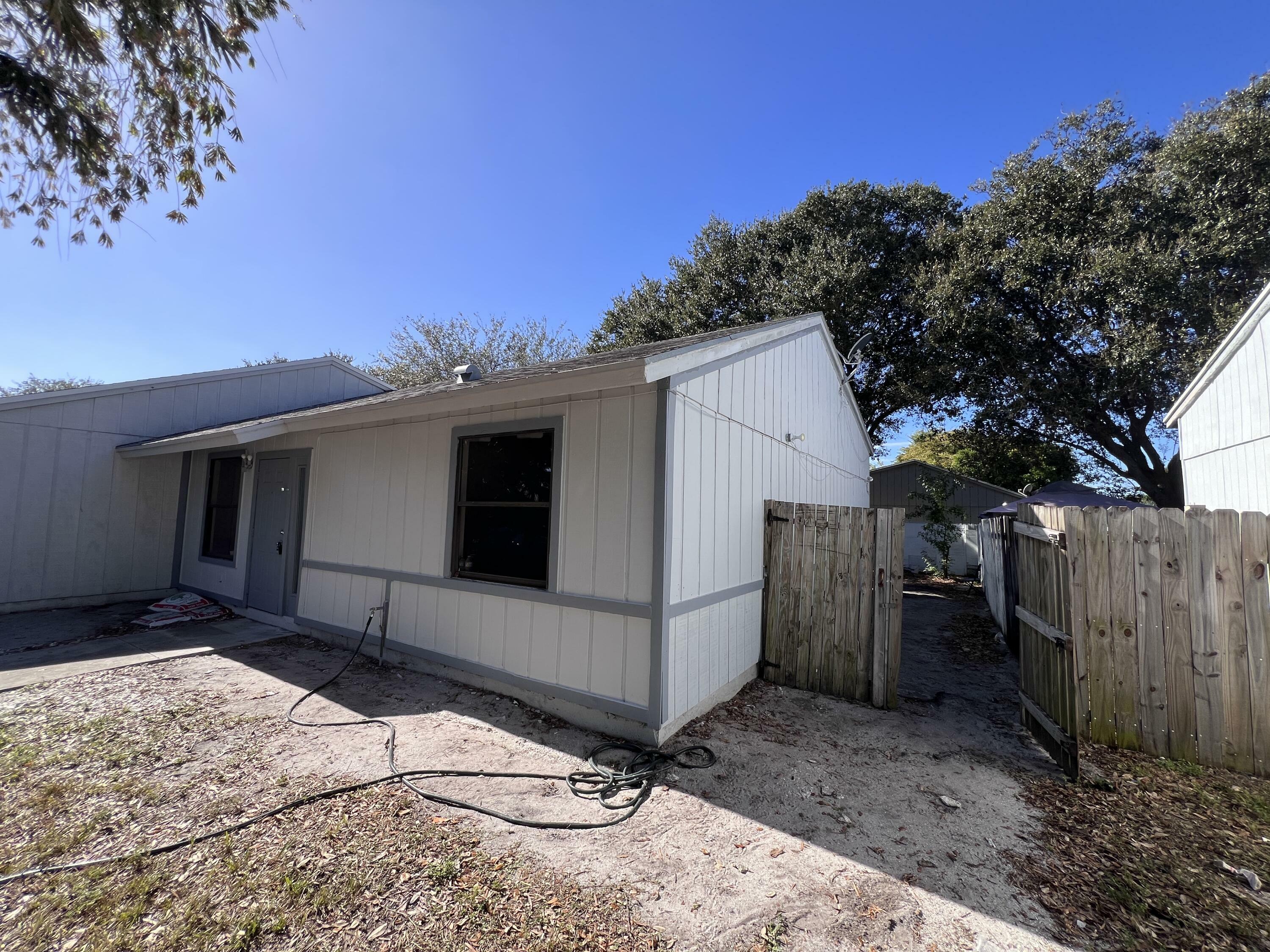 Property Photo:  3823 E Woodridge Terrace  FL 33461 