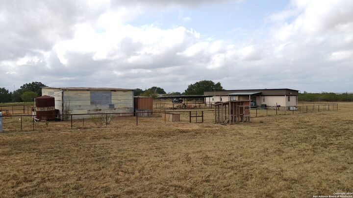 Property Photo: 26920 Campbellton Rd TX 78264