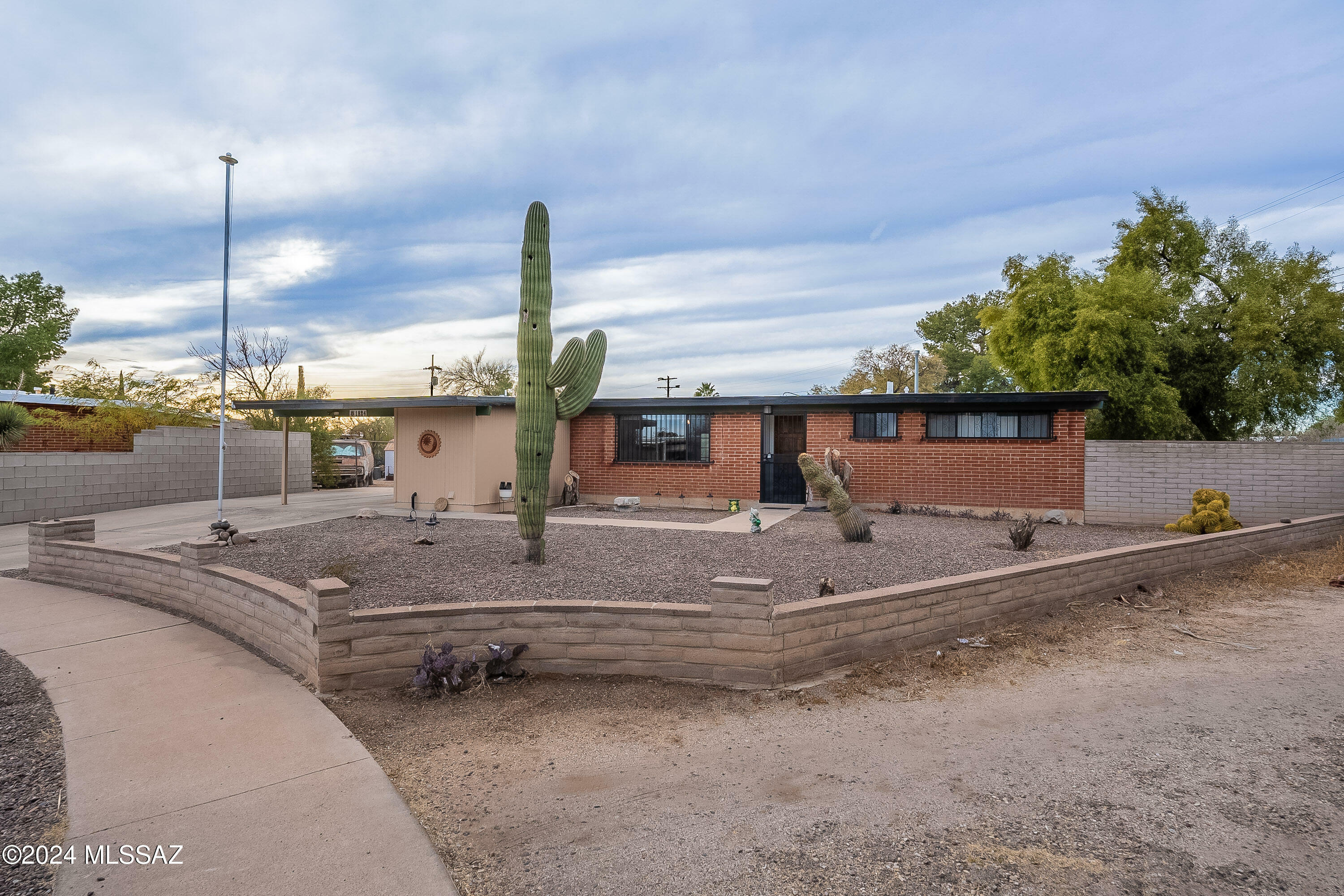 Property Photo:  1824 S Prudence Place  AZ 85710 