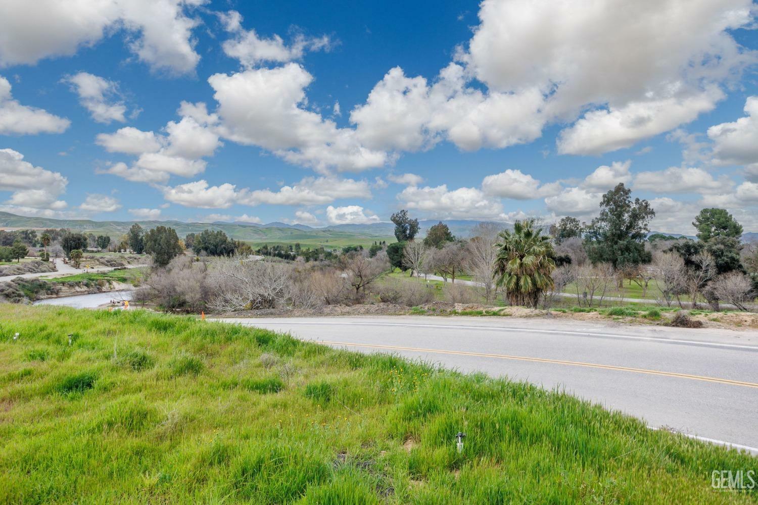 Property Photo:  2 Rio Mesa Drive  CA 93308 