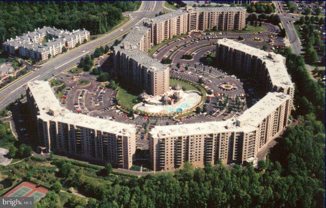 Property Photo: 8340 Greensboro 221 VA 22102
