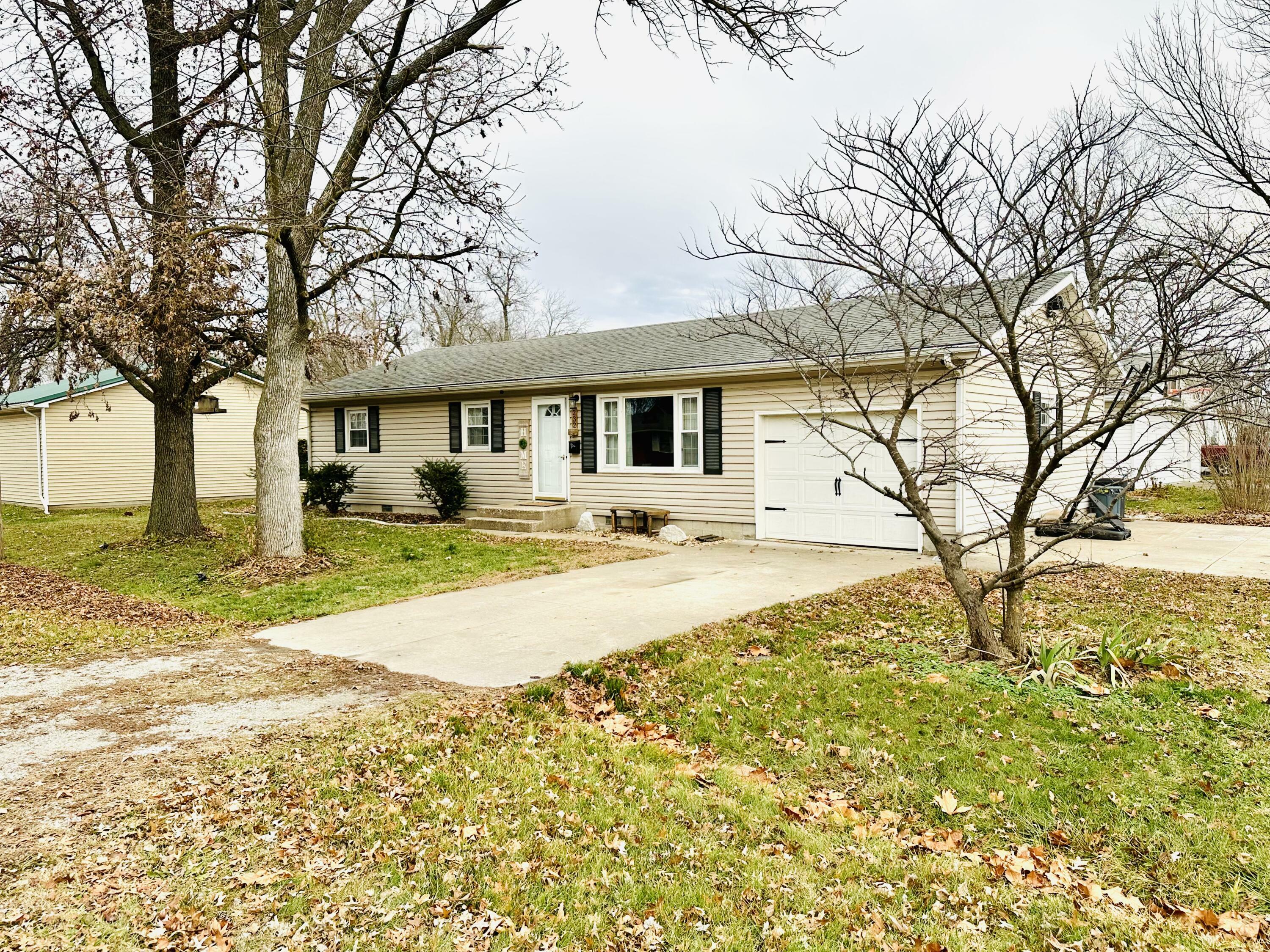 Property Photo:  232 S Bradford St  MO 65240 