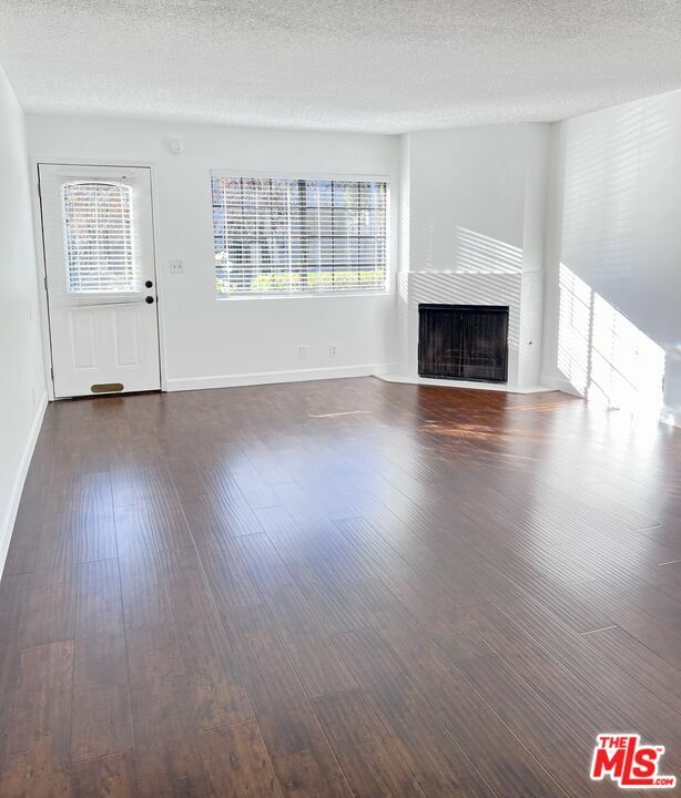 Property Photo:  13156   Riverside Dr 4  CA 91423 