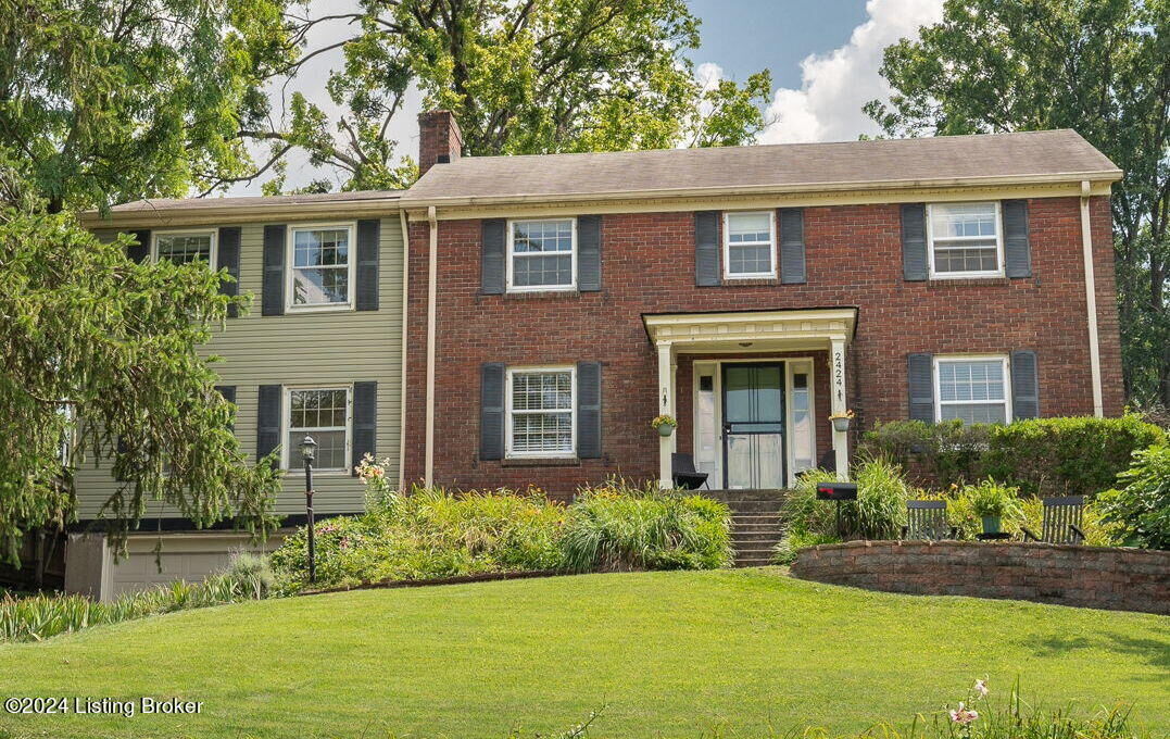 Property Photo:  2424 Ashwood Dr  KY 40205 