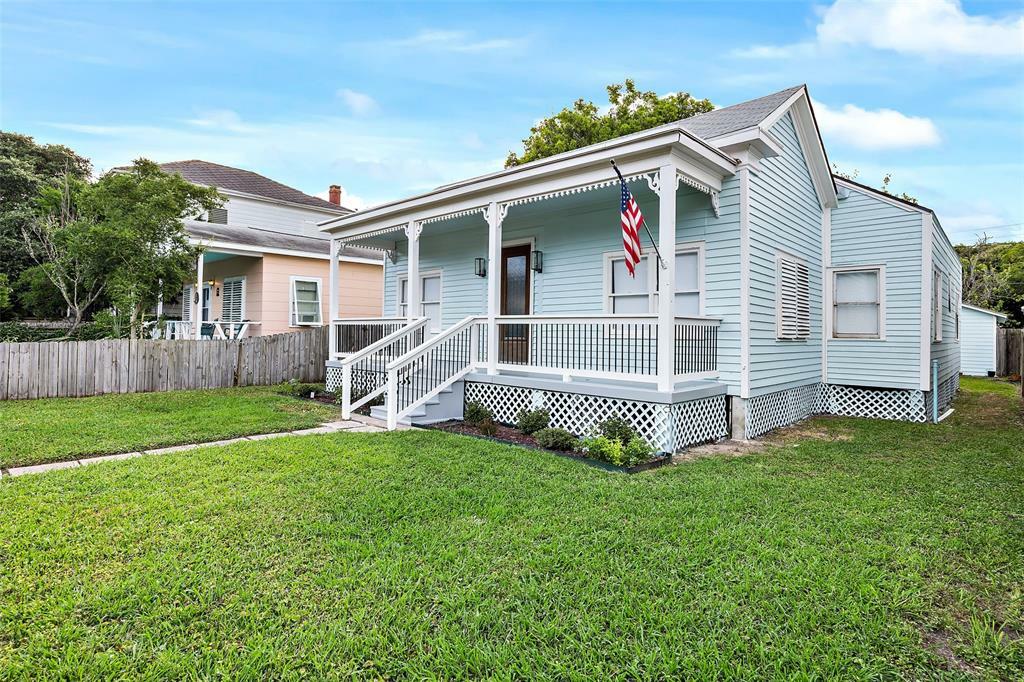 Property Photo:  2710 Bernardo De Galvez Avenue  TX 77550 