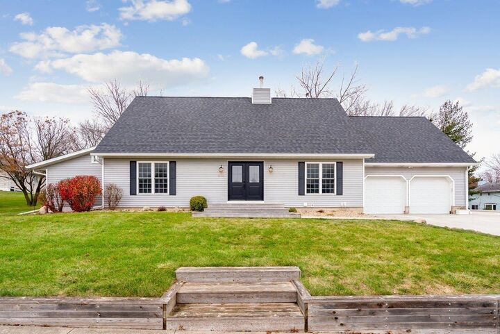 4303 Sterling Lane  Cedar Falls IA 50613 photo