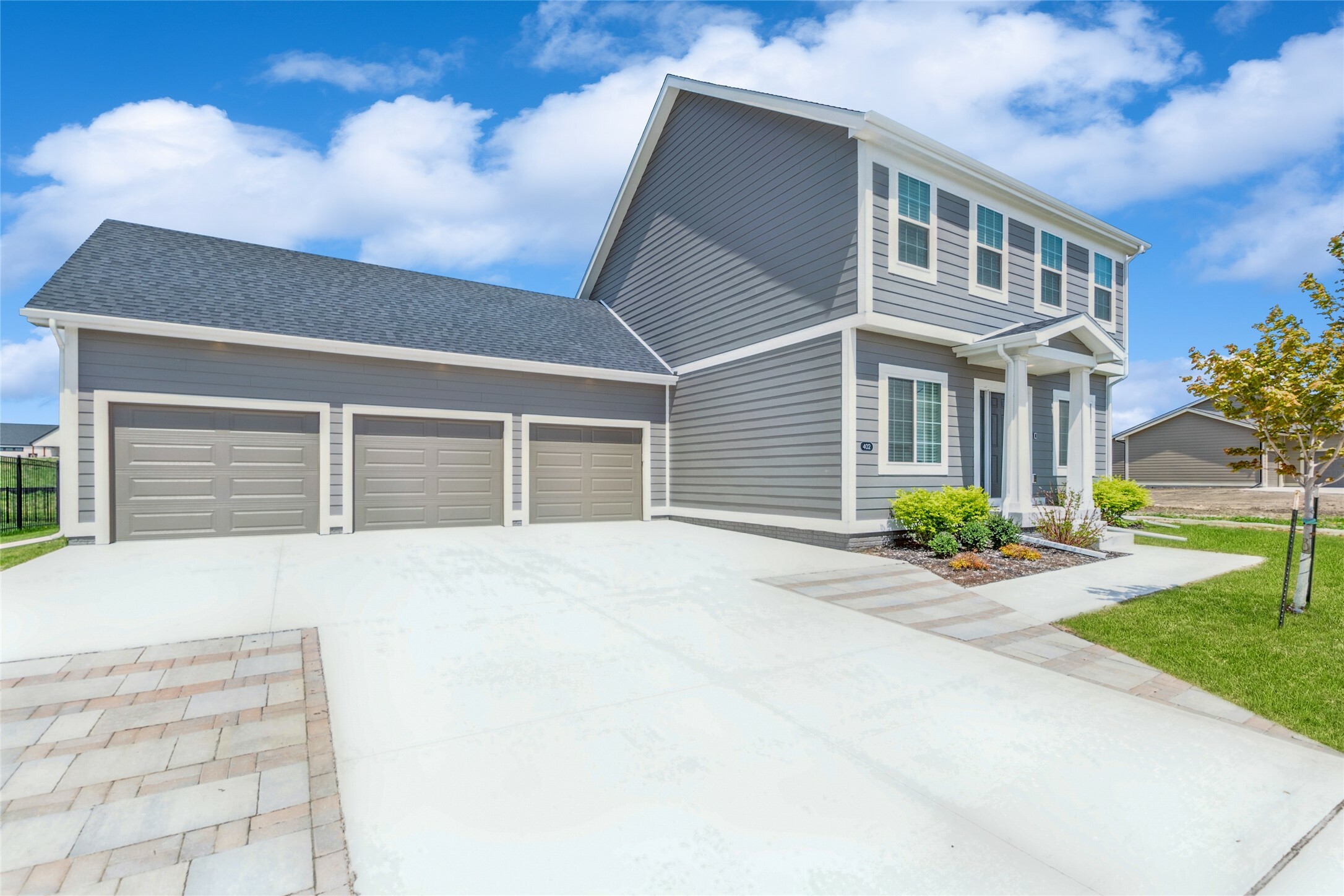 Property Photo:  402 SW Prairie Trail Parkway  IA 50023 