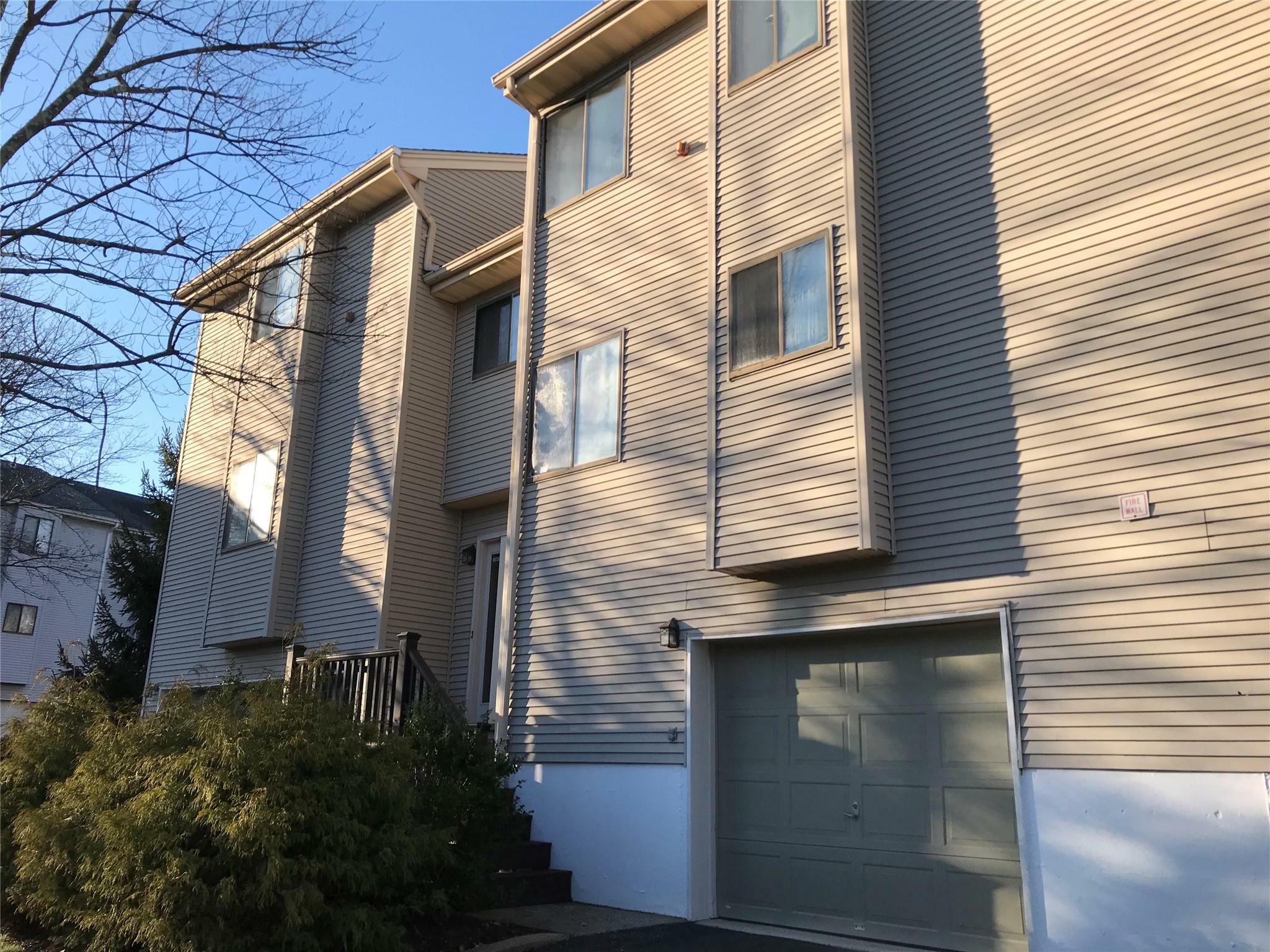 Property Photo: 5 Devon Ct NY 10954