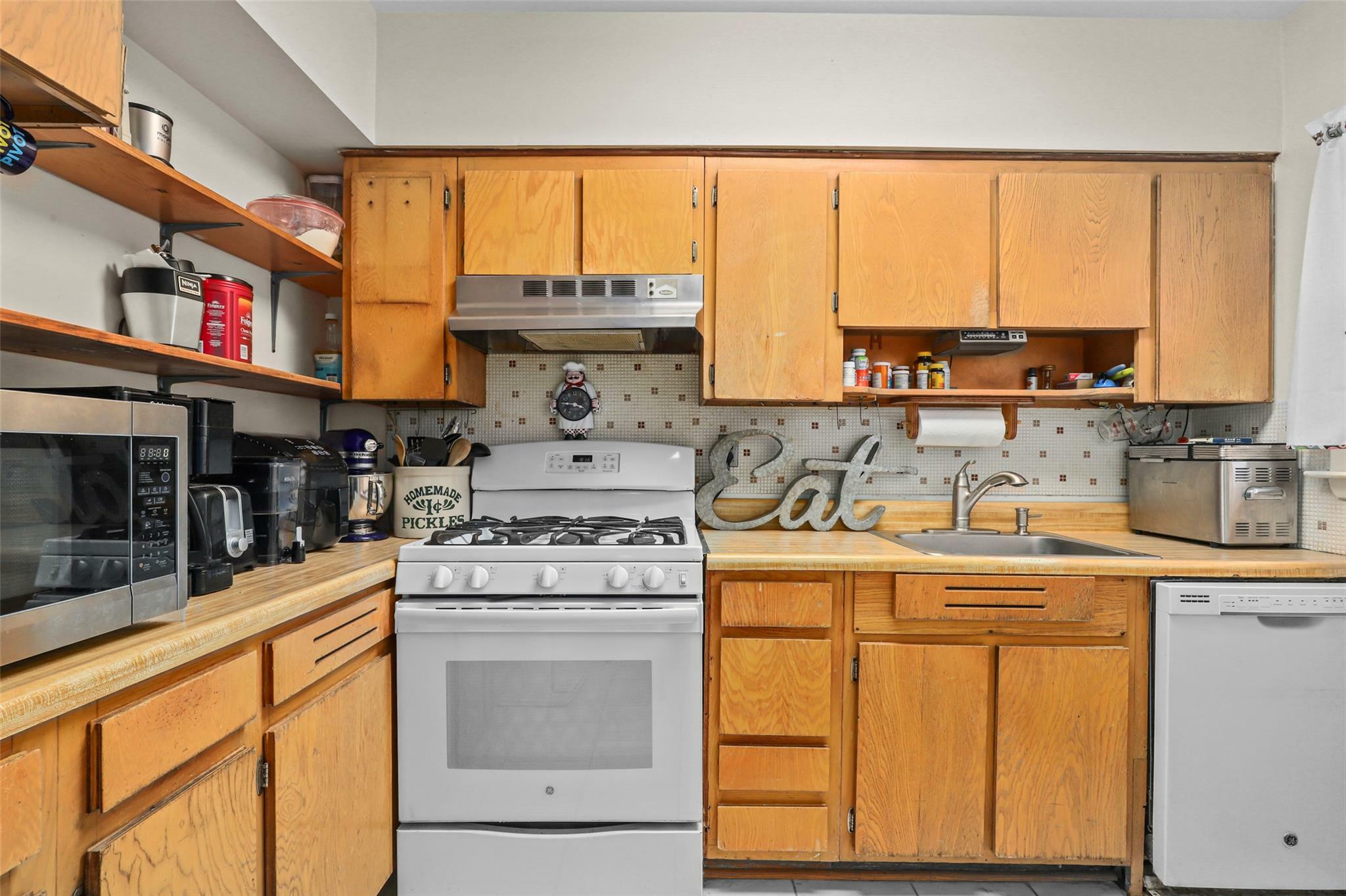 Property Photo:  944 S Route 9W  NY 10920 