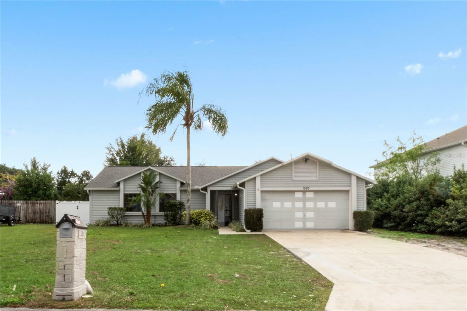 Property Photo:  1563 Roble Lane  FL 32738 