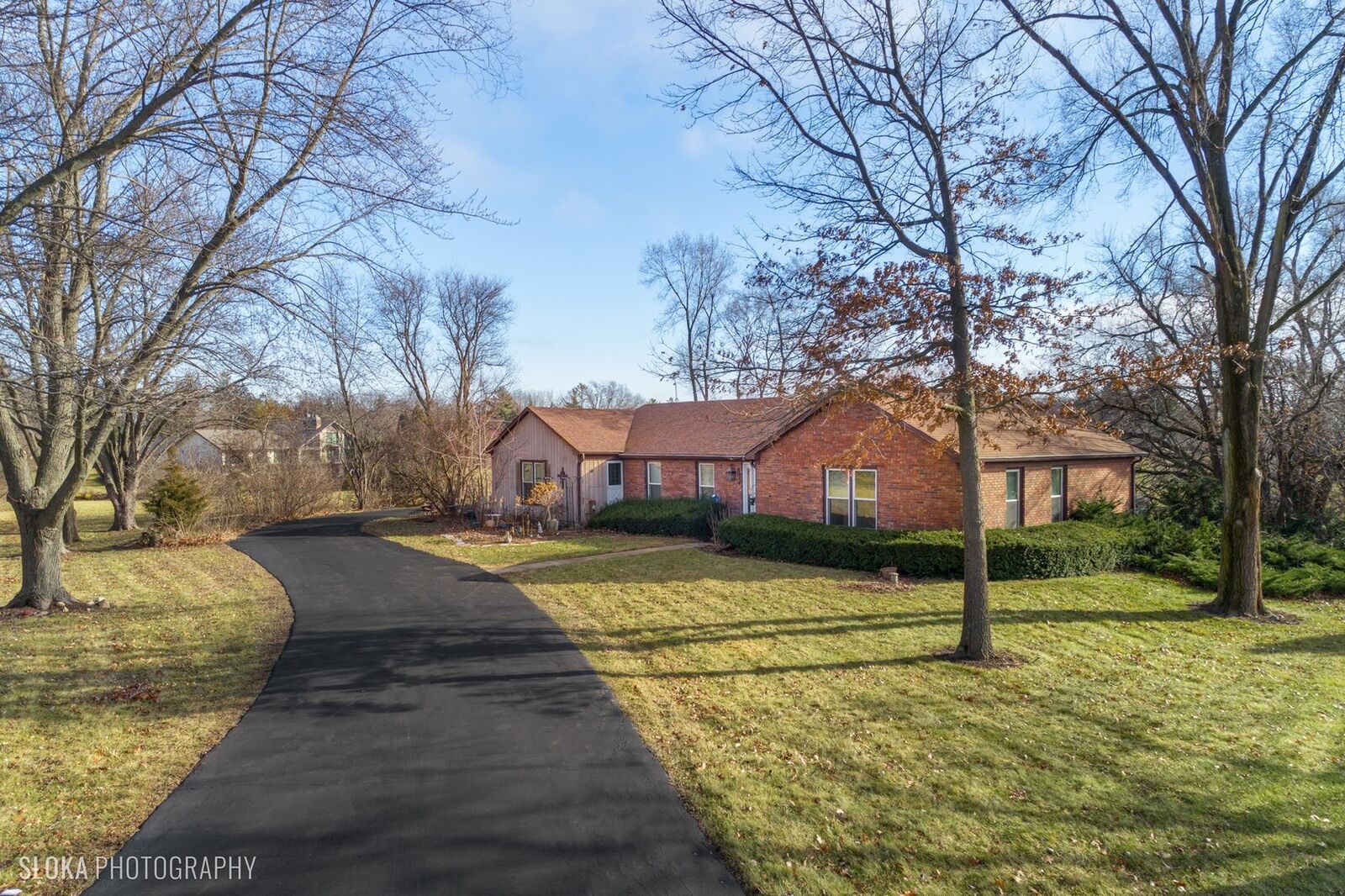Property Photo: 15 Turning Shore Drive IL 60010