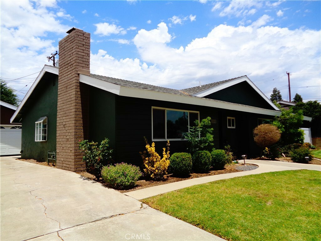 Property Photo:  1701 W Fern Drive  CA 92833 