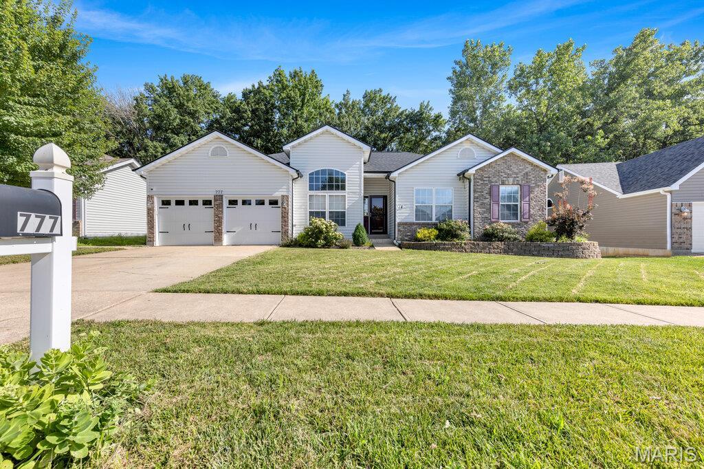 Property Photo:  777 Diamond Pointe Court  MO 63366 