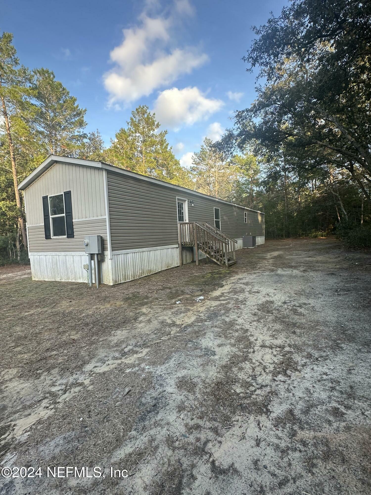 Property Photo: 326 Gloria Avenue FL 32148