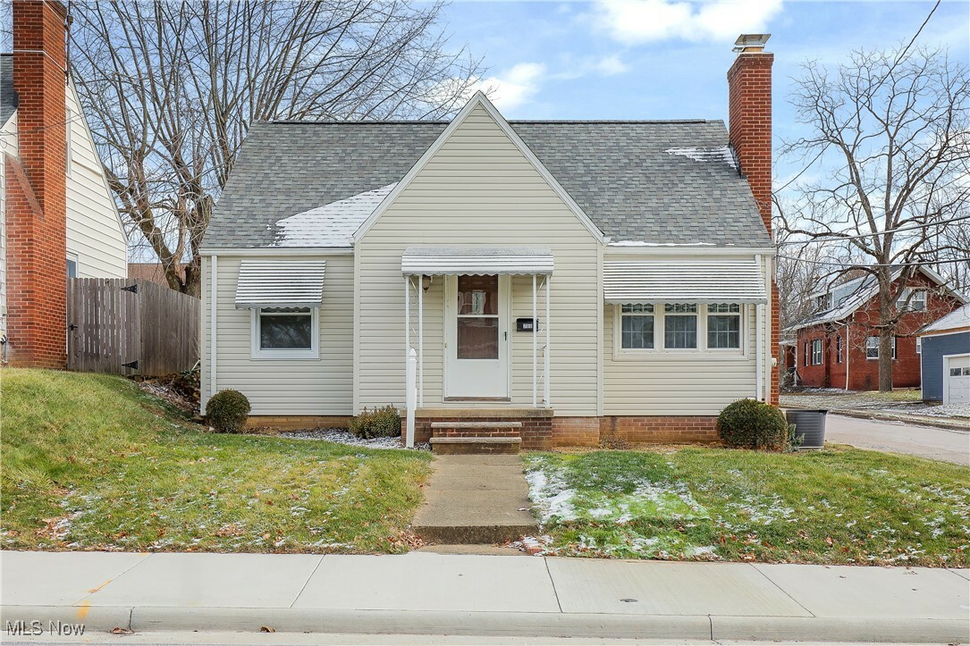 Property Photo:  200 Wise Avenue NE  OH 44720 