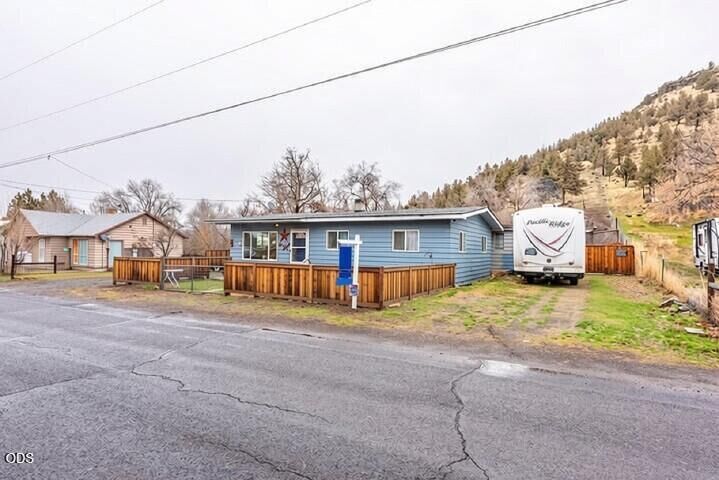 Property Photo:  900 SE Willowdale Drive  OR 97754 