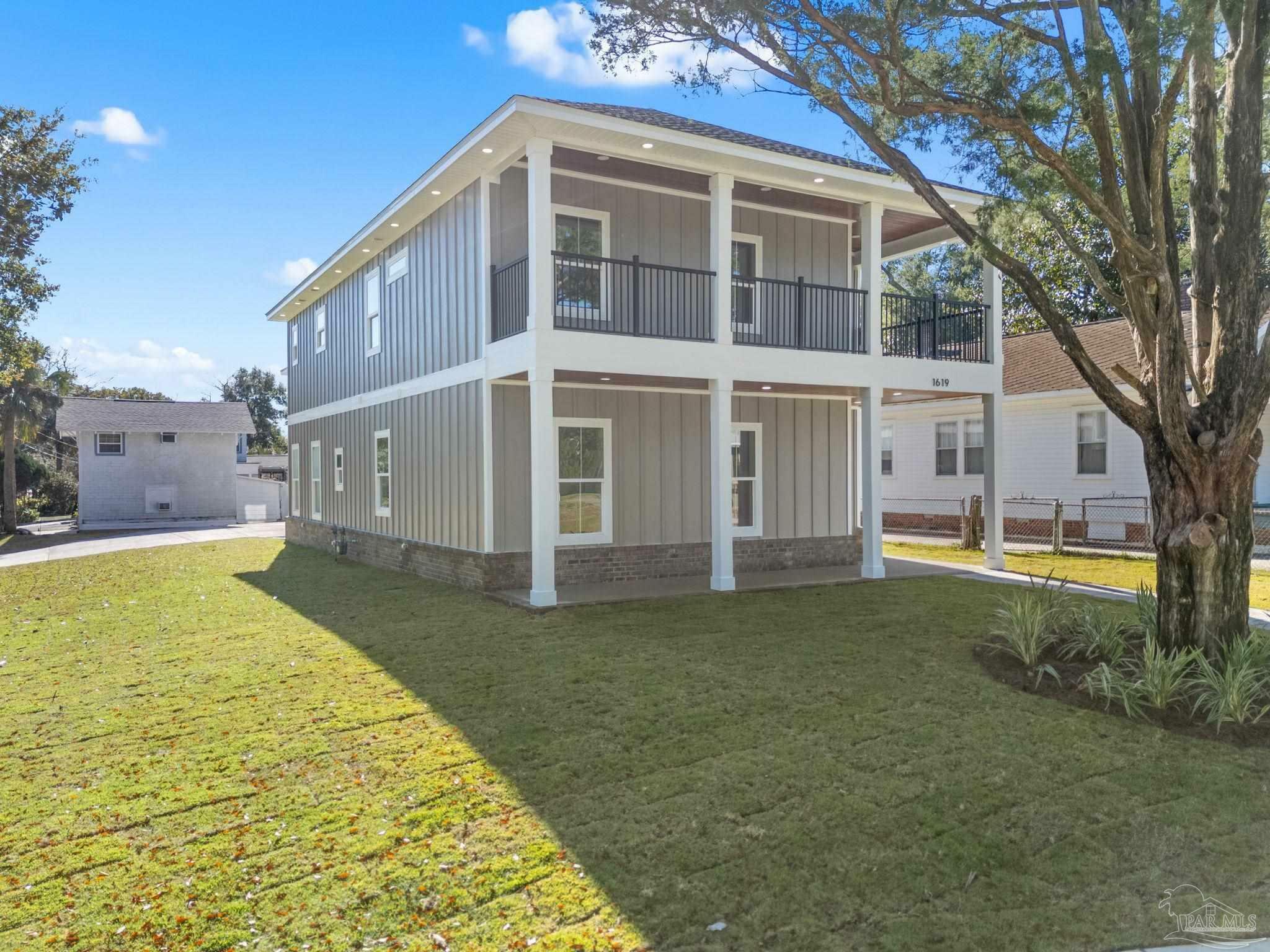 Property Photo:  1619 E De Soto St  FL 32501 