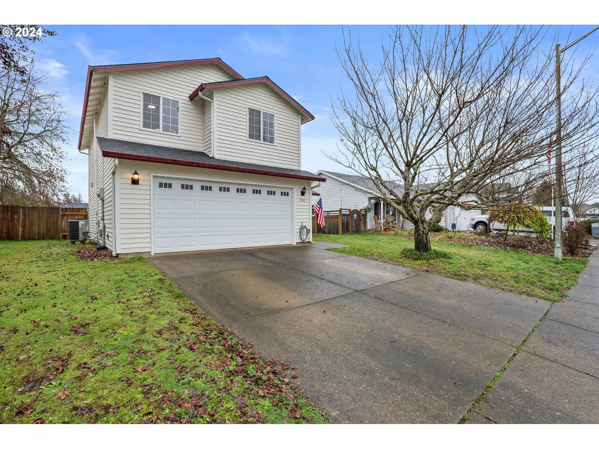 Property Photo:  2304 SW 8th St  WA 98604 