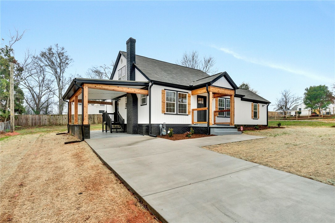 Property Photo:  206 E South 6th Street  SC 29678 