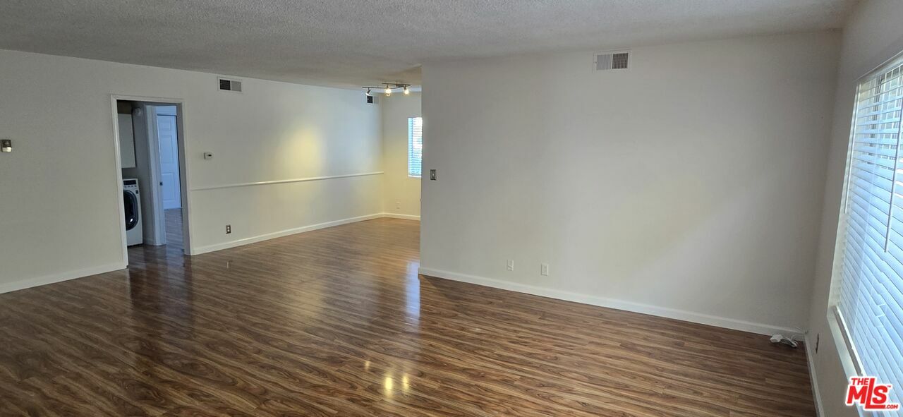 Property Photo:  324  S Rexford Dr 3  CA 90212 